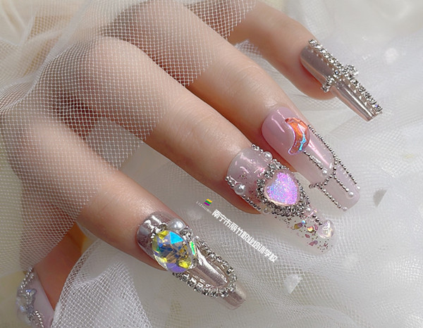 堆鉆美甲作品，廣西培訓美甲造型