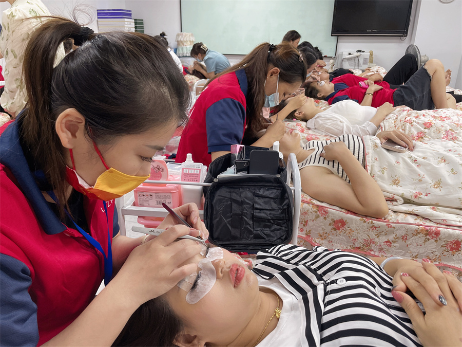 美睫是什么？南寧哪里可以學(xué)美睫？