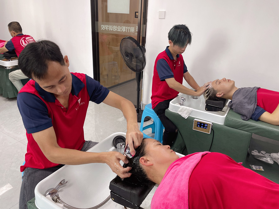 頭發(fā)分叉如何護(hù)理，零基礎(chǔ)學(xué)護(hù)發(fā)