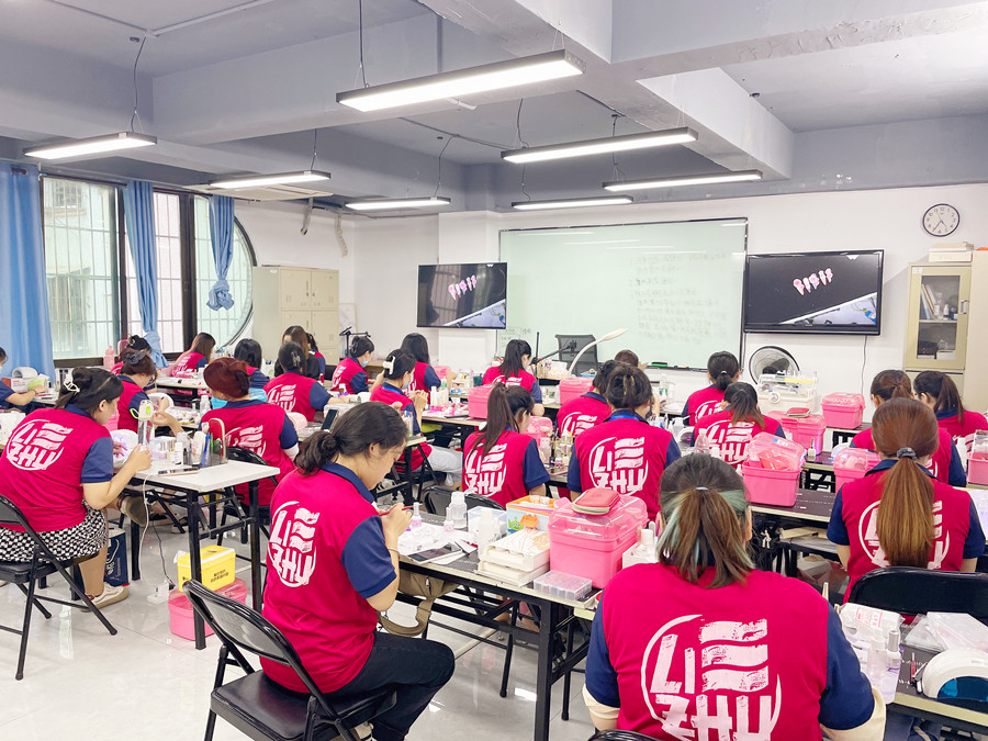 為什么要學(xué)美甲？在南寧學(xué)美甲有前途嗎？