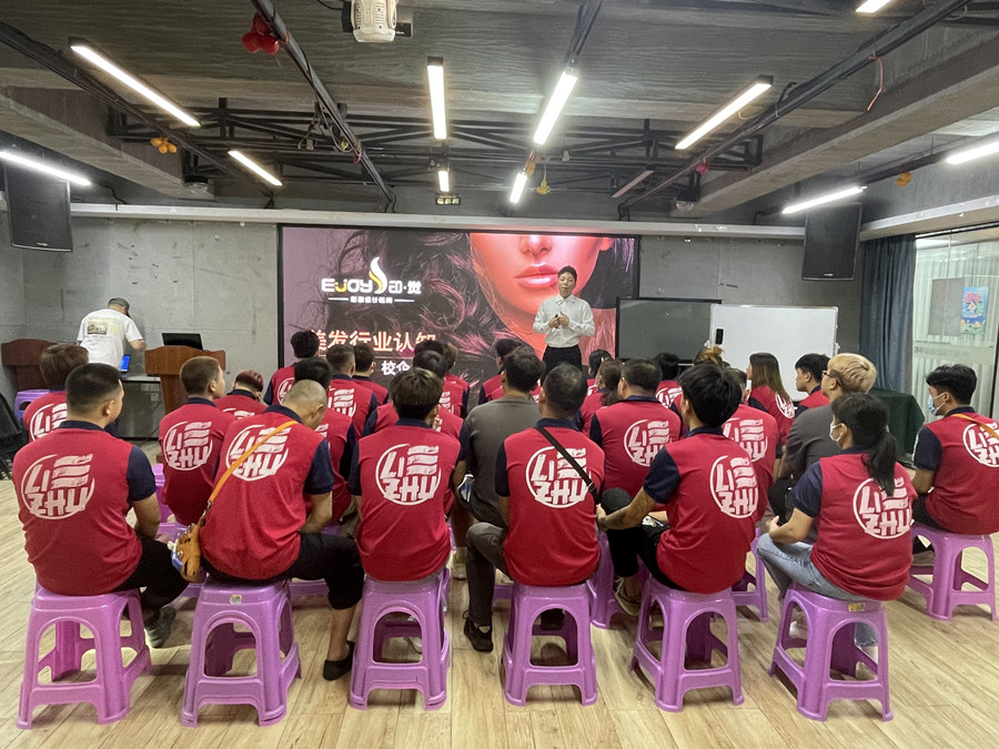 廣西學(xué)美發(fā)哪里推薦工作？廣西美發(fā)行業(yè)前景