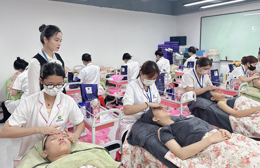 油皮初秋護(hù)膚貼士，南學(xué)美容護(hù)膚管理