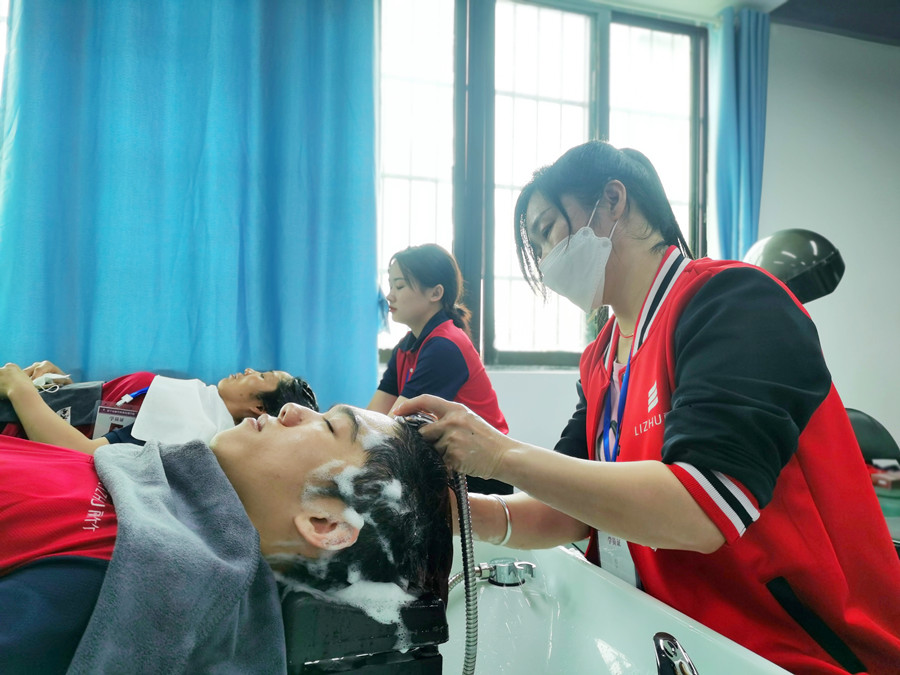 南寧美發(fā)洗護培訓(xùn)學(xué)校畢業(yè)考核