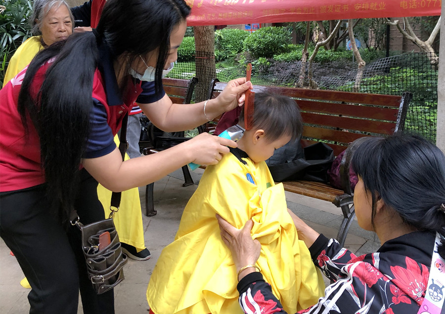 怎么給兒童理發(fā)？廣西美發(fā)師職業(yè)教學