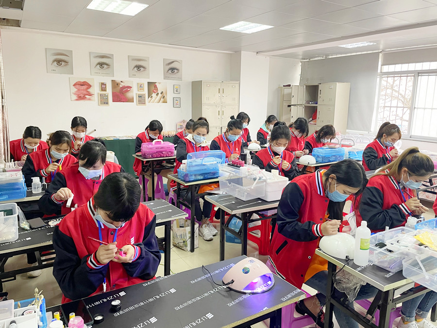 南寧美甲基礎：美甲工具介紹及使用方法