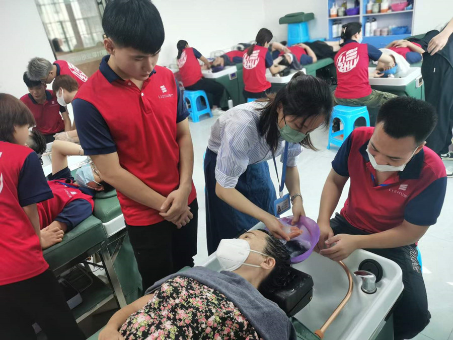 頭發(fā)為什么要進行奶療？南寧學(xué)洗頭護發(fā)