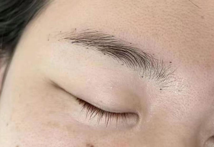 紋眉操作過程技巧，南寧紋繡學(xué)校排名總結(jié)分享