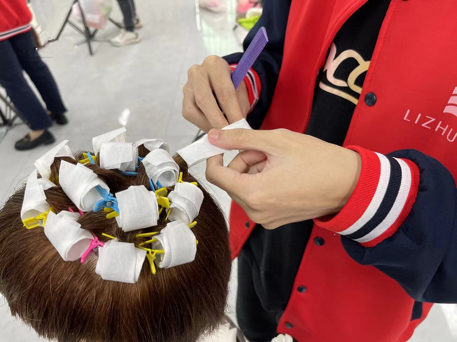 發(fā)根定位燙怎么操作？廣西燙染培訓(xùn)