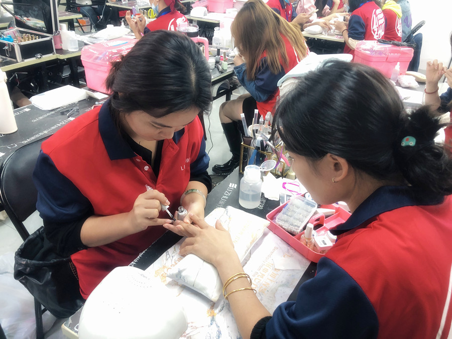 美甲延長甲的正確卸法，廣西美甲店常用方法