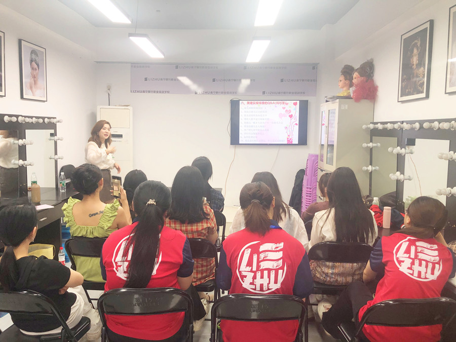 ?南寧美睫培訓(xùn)開班，3月27日如約而至