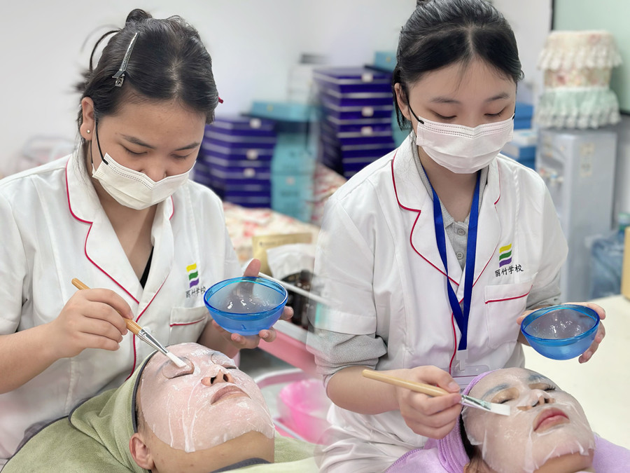 日常面部補水流程，南寧皮膚管理實訓