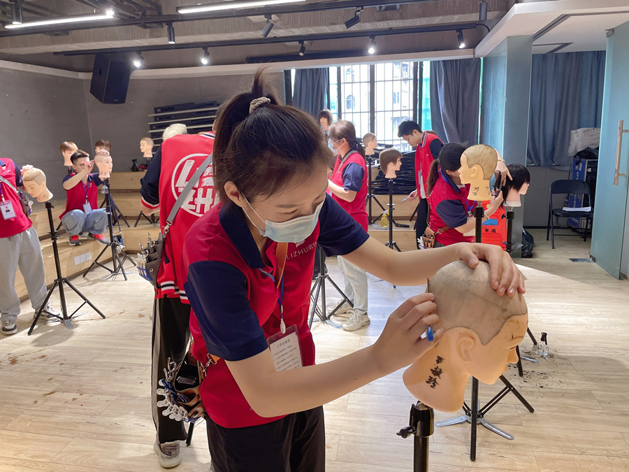 美發(fā)剃刀的使用技巧，廣西美發(fā)理發(fā)職業(yè)學(xué)校告訴你