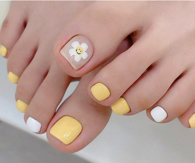 夏日腳趾美甲圖片，南寧美甲造型職業(yè)學(xué)校分享