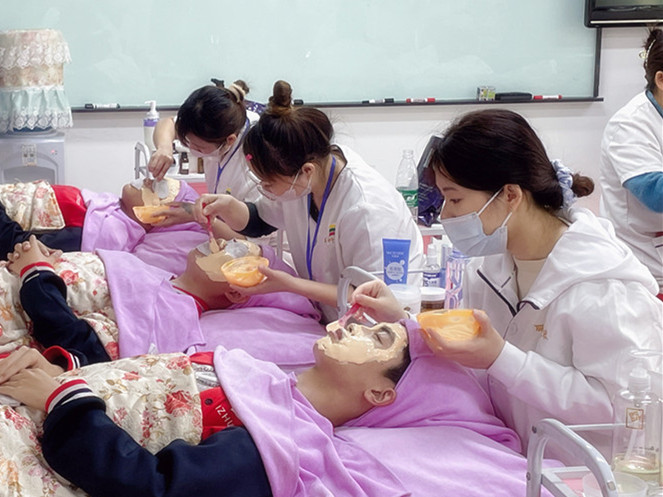 大愛喜歡軟膜粉護膚的原因，廣西學(xué)皮膚管理