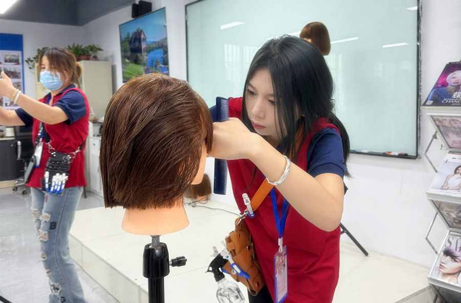 南寧美發(fā)培訓課程：經(jīng)典廂式齊裝是什么？