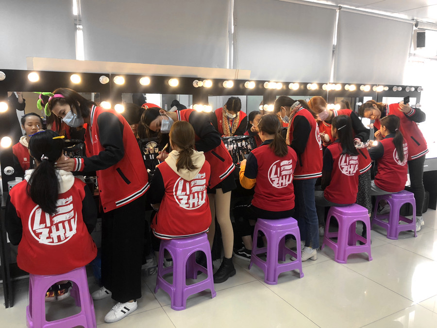 夏日腮紅教程，廣西化妝基礎(chǔ)手法演示