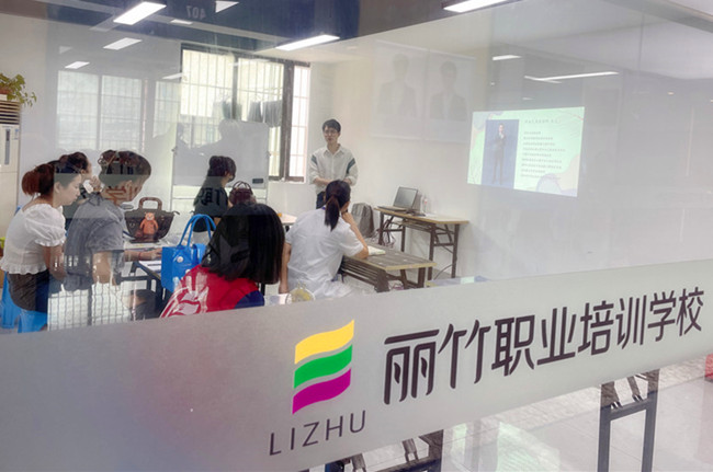 麗竹學?！睹佳鄞酱髱煱唷烽_課啦