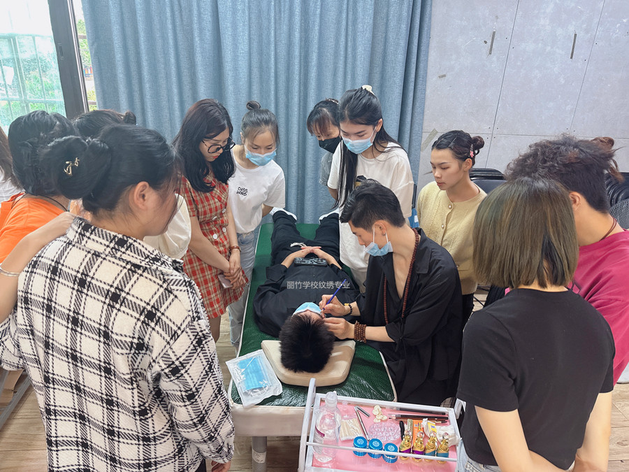 紋繡二次上色注意事項(xiàng)，南寧紋繡專業(yè)學(xué)校課程講解