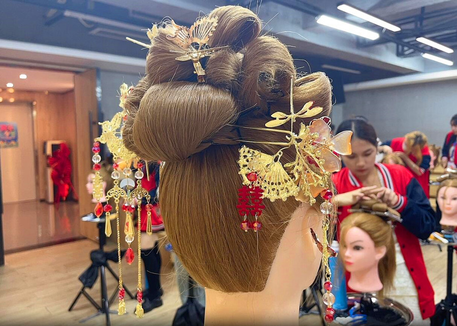 秀禾發(fā)型特點解析，南寧學化妝造型