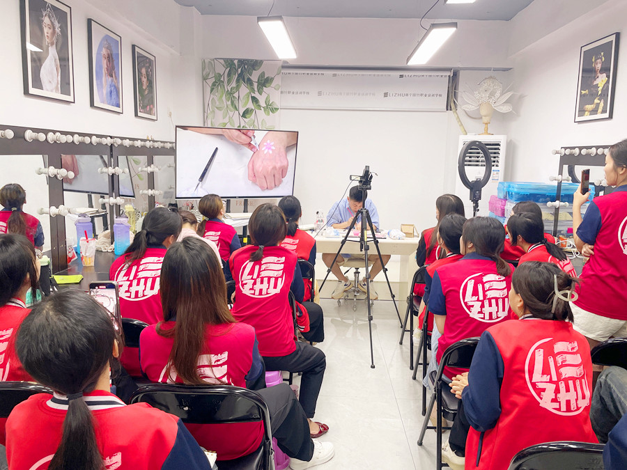 什么是面部彩繪？面部彩繪零基礎(chǔ)學(xué)習(xí)