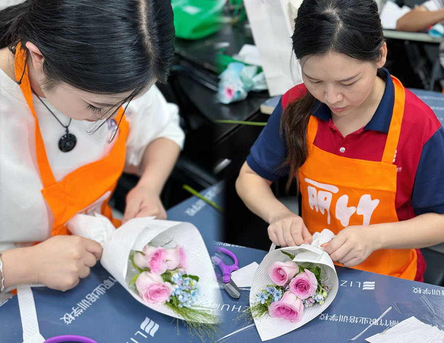 南寧花藝學(xué)校開班首日，學(xué)員收獲滿滿