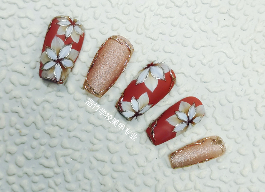 復(fù)古花卉美甲，實力展示廣西美甲學(xué)校哪家強？