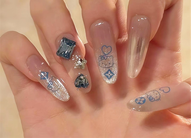 顯白藍(lán)色美甲，廣西美甲暑期速成班收集分享