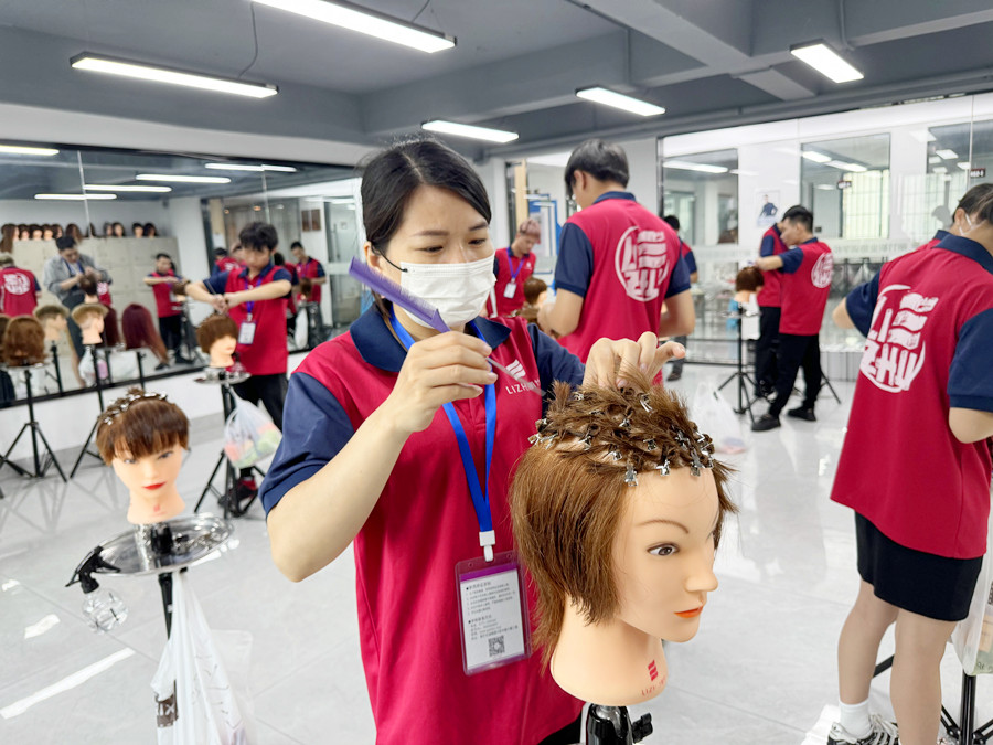 什么叫鋼夾燙？南寧學(xué)燙發(fā)哪家比較好？