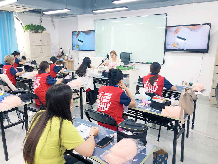 南寧美甲美睫職業(yè)學(xué)校開班，學(xué)員爆滿