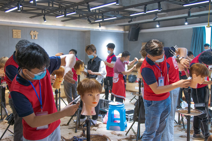 南寧美發(fā)學(xué)校如何上課？隨到隨學(xué)！