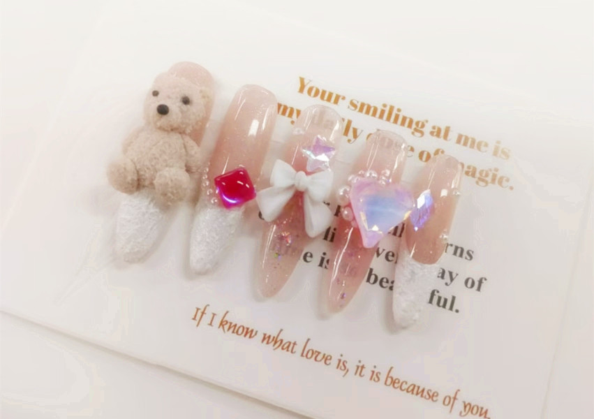 立體小熊雕花美甲，用作品告訴你南寧學(xué)美甲去哪里？