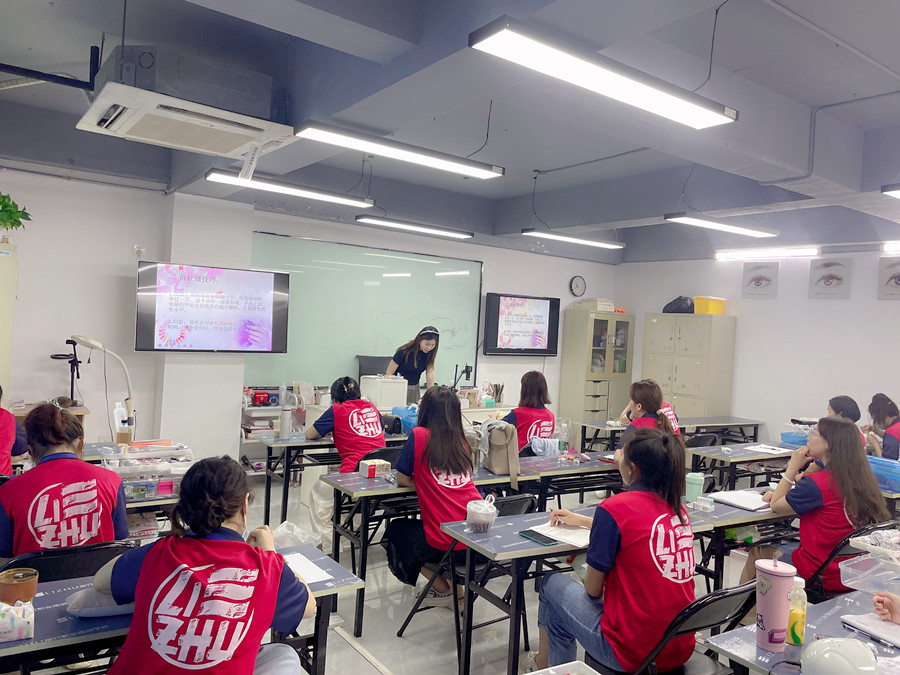 廣西學(xué)美甲零經(jīng)驗：美甲理論知識有哪些？