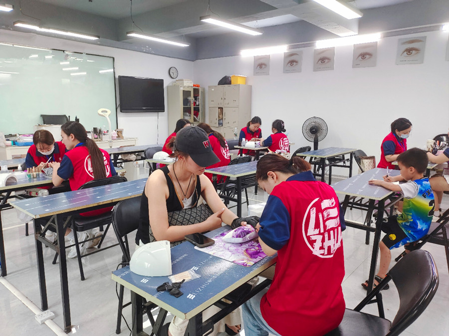 南寧美甲進修深造培訓畢業(yè)考核實況