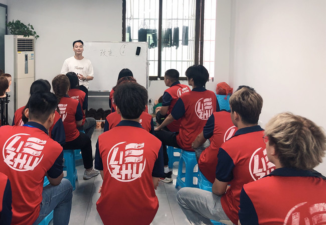 廣西美發(fā)職業(yè)學(xué)校為畢業(yè)班舉行美發(fā)就業(yè)宣講會