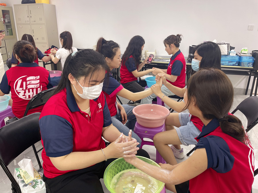 你的指甲為什么有豎線和白點？南寧學美甲基礎