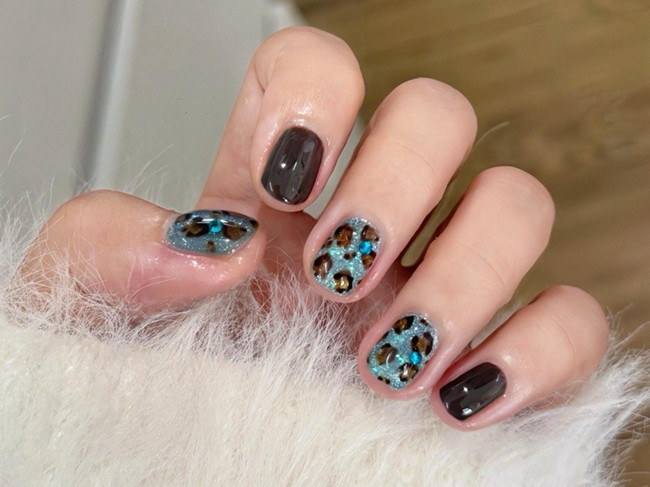 秋季豹紋美甲，南寧美甲培訓(xùn)中心分享