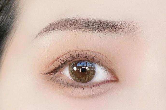 偽素顏眼妝教程，廣西化妝中心手把手教你