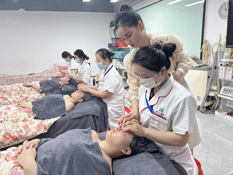 敏敏的肌膚怎么護理？廣西皮膚管理師教你