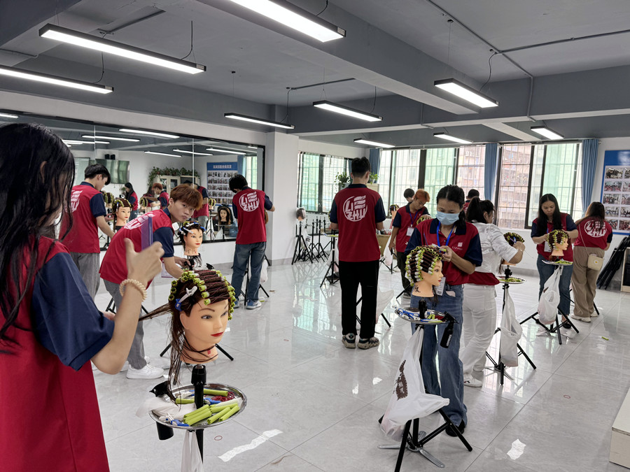 沖擊技能大賽，南寧美發(fā)培訓(xùn)學(xué)校賽前訓(xùn)練