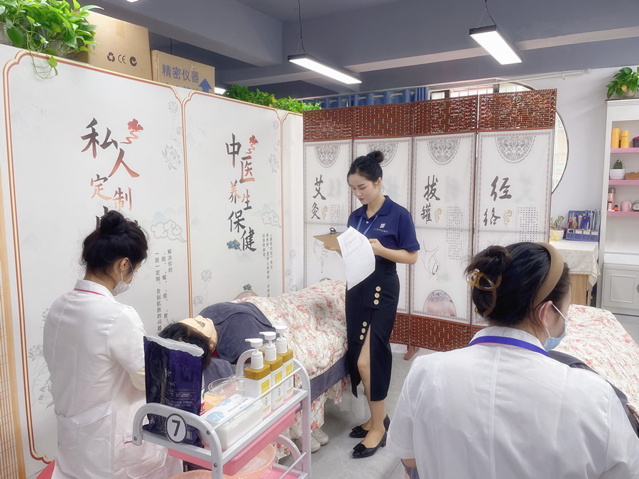 護(hù)膚品不吸收的表現(xiàn)，南寧美容護(hù)膚教學(xué)