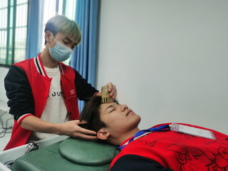 養(yǎng)發(fā)護膚基礎教學：日常護理頭發(fā)的方法