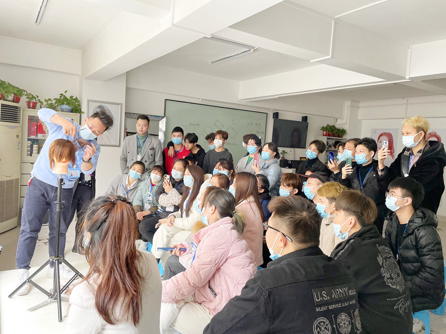 南寧美發(fā)學校推薦適合男生學的技術(shù)