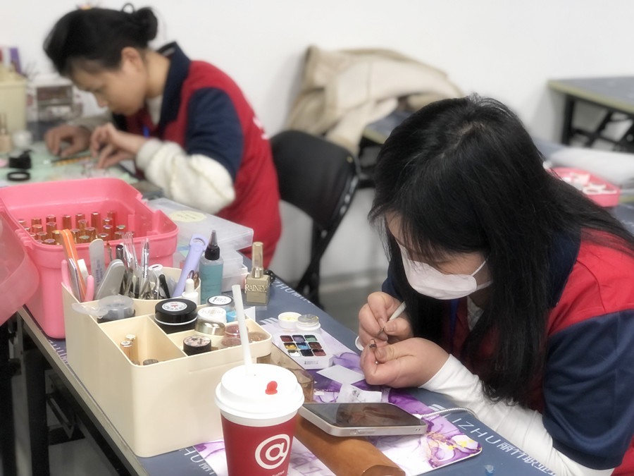 復(fù)古甜酷風美甲，南寧美甲進修提升培訓作品