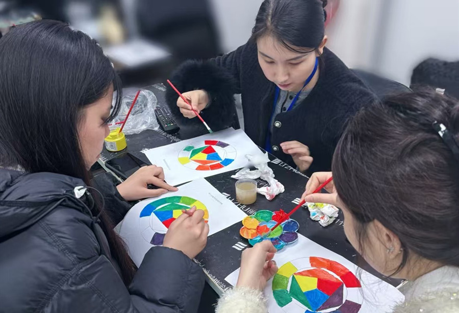 十二色相環(huán)有哪些顏色？廣西化妝基礎(chǔ)教學(xué)