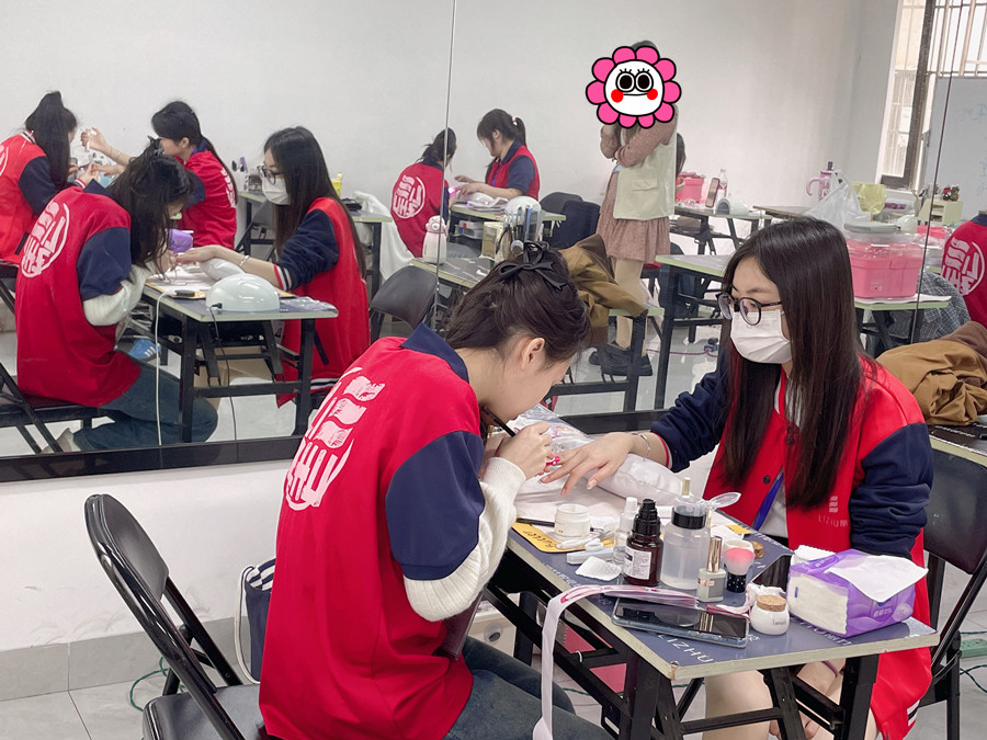 紙托光療延長(zhǎng)技巧，廣西美甲專業(yè)教學(xué)