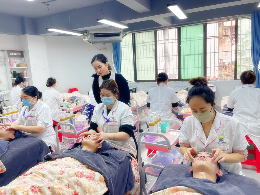 面部按摩手部操作技巧，廣西美容一對(duì)一教學(xué)