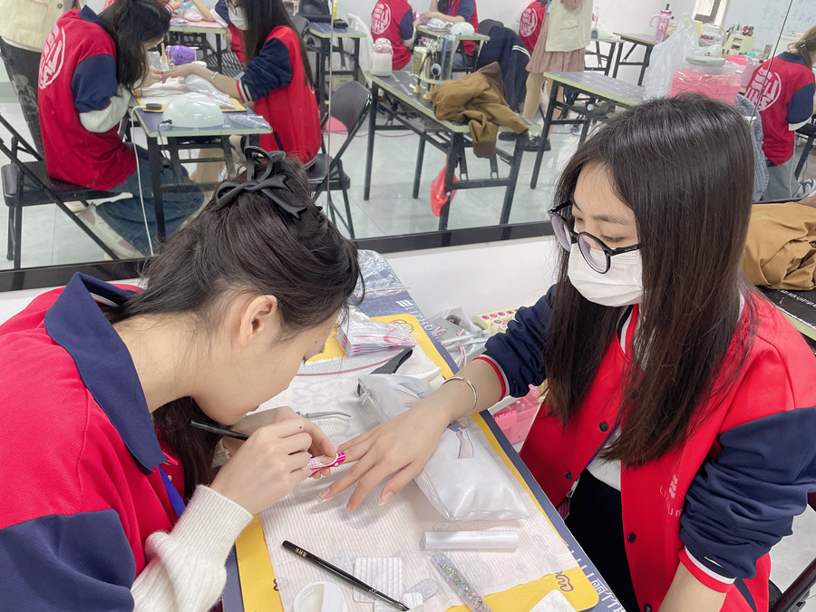 光療美甲進氣泡怎么辦？南寧美甲課件講解