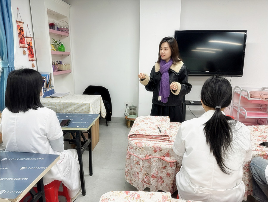 南寧美容師招聘，廣西南寧專(zhuān)業(yè)美容學(xué)校舉行就業(yè)宣講會(huì)