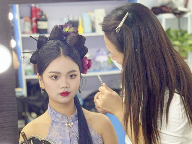 清冷新中式，南寧美妝學(xué)院零基礎(chǔ)學(xué)員作品