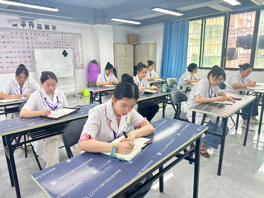 南寧學美容去哪學？南寧美容培訓哪里好？